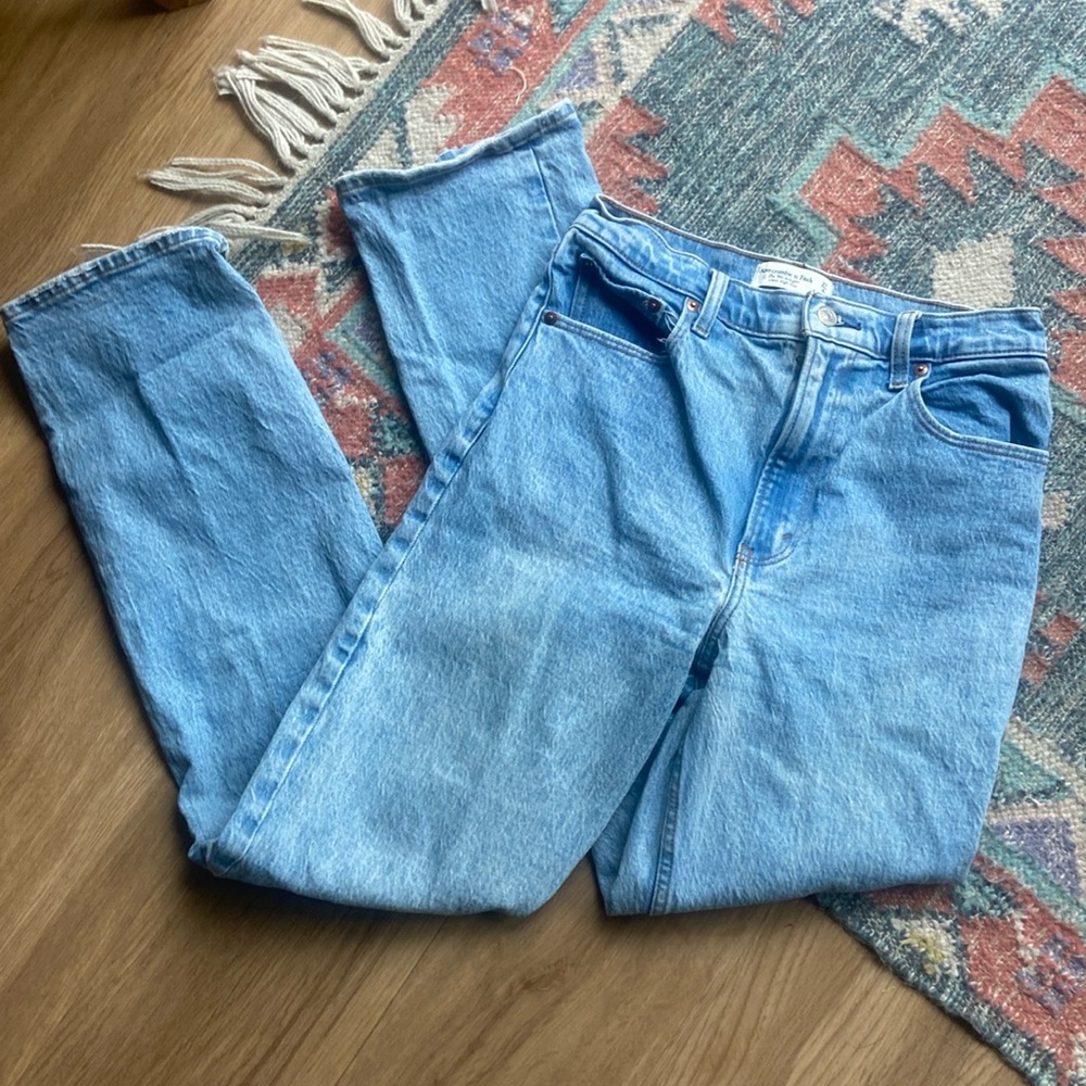 Abercrombie 90s Straight Leg Jean